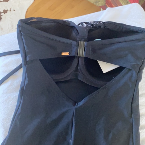 Bra sized bathing suit - Picture 4 of 5